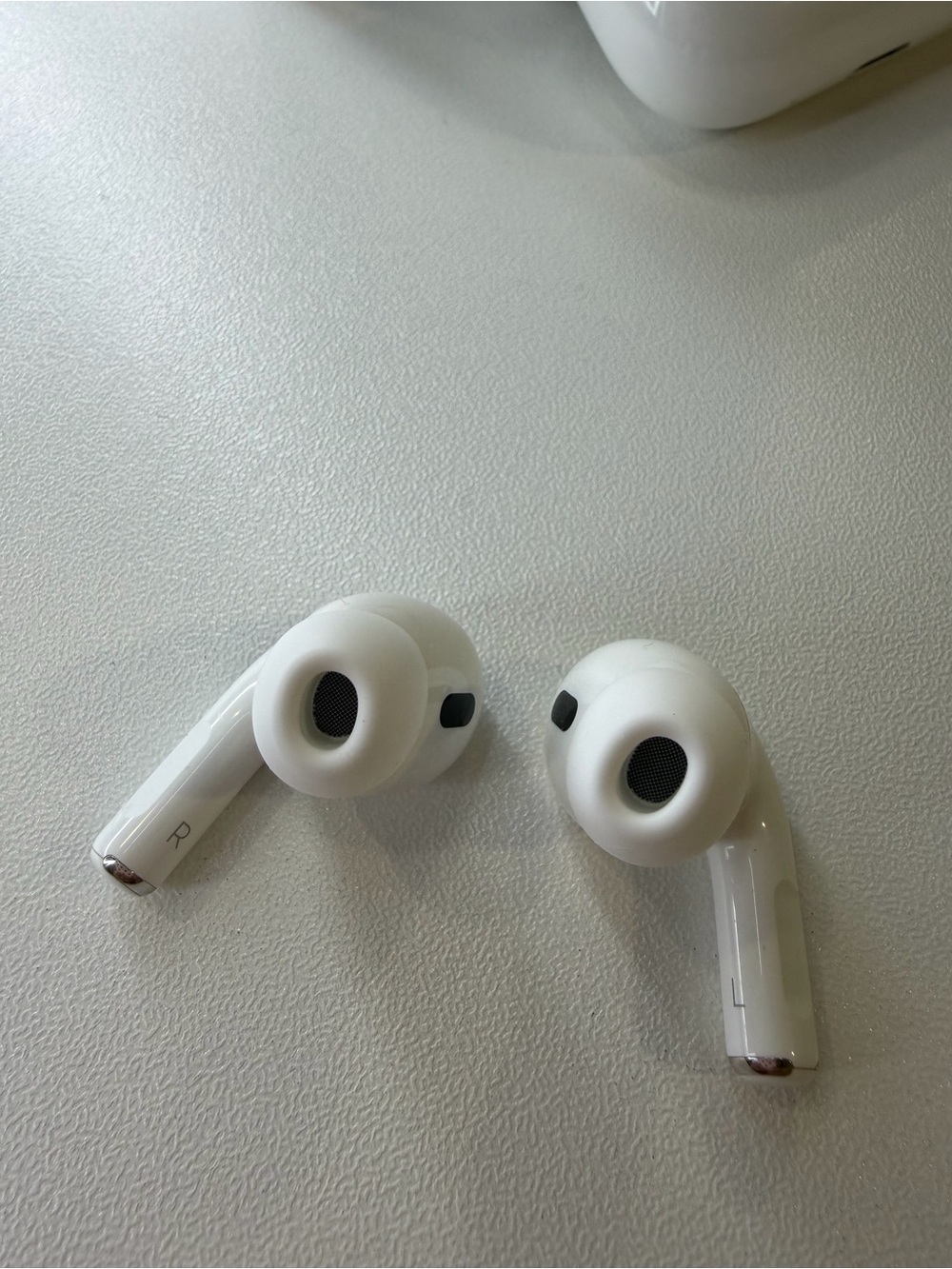 Apple Airpods Pro 2nd Generation MagSafe + Box and accessories - Picture 5 of 15